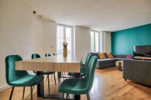 2 Bedrooms Tour Eiffel Breteuil