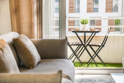 2 chambre avec balcon et parking