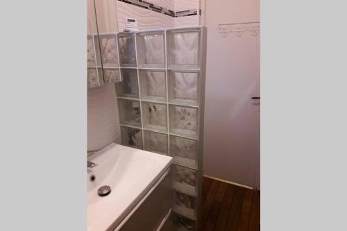 2 chambres, 50m centre ville plage, terrasse wifi