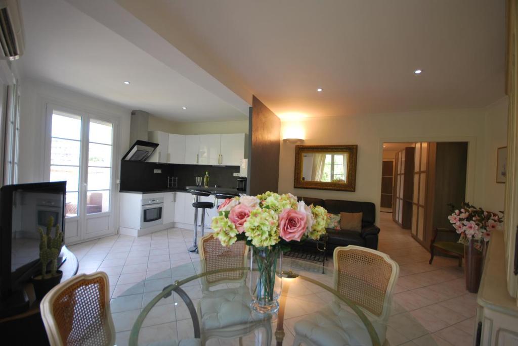 2 Chambres Palais Justinia 27 Avenue Marechal Juin, 06400 Cannes