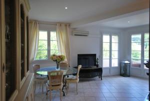 Appartement 2 Chambres Palais Justinia 27 Avenue Marechal Juin 06400 Cannes Provence-Alpes-Côte d\'Azur