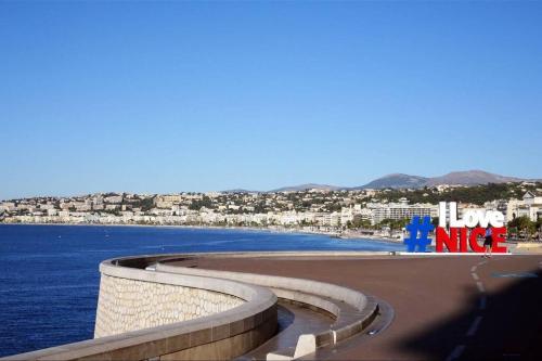 Appartement 2 chambres refait à neuf, climatisé, à 2 min de la mer Nice france