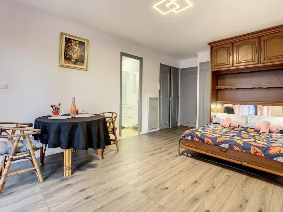 2 Minutes a la PLAGE 2 etage 12 Rue du Cros Vieil, 06400 Cannes