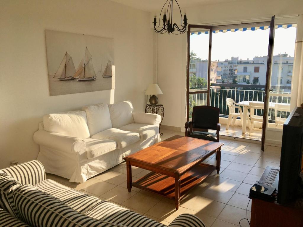 Appartement 2 pièces 500 m de la mer 24 Rue Emilie 06160 Antibes