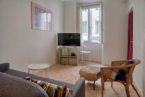 2 Pieces centre ville proche Palais A1B245