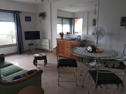 Appartement 2 pièces , climatisé, avec piscine agréable dans la résidence Antibes france