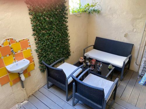 2 pièces climatisé avec Terrace dans Vieil Antibes