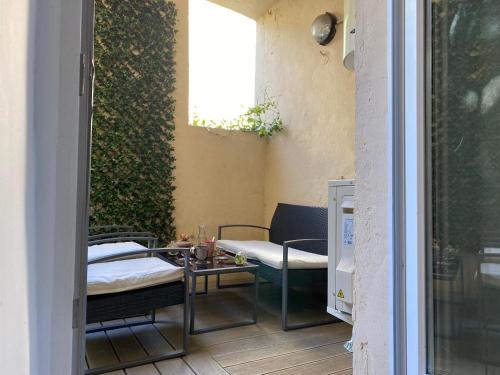2 pièces climatisé avec Terrace dans Vieil Antibes
