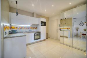 2 PIECES MODERNE 8 mn du Palais A1B238