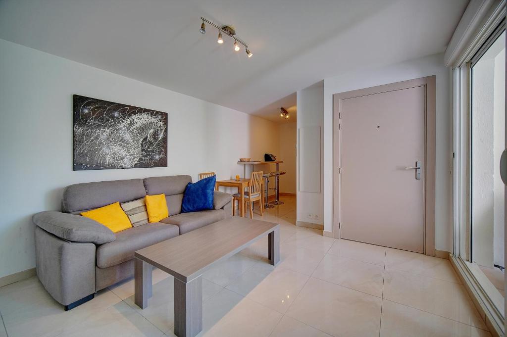 2 PIECES MODERNE AVEC TERRASSE ET PARKING A 3MN DES PLAGES !l- A1B230 Georges Clémenceau, 46, 06400 Cannes