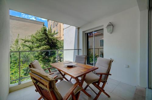 2 PIECES MODERNE AVEC TERRASSE ET PARKING A 3MN DES PLAGES !l- A1B230
