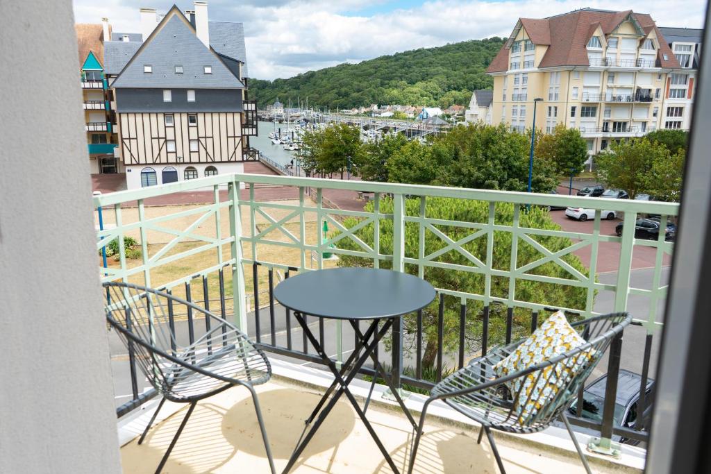 2 pièces Port Cabourg - 2 à 4 personnes - 34 m2 - Balcon - Vue Port - Nouveau sur Booking ! Les Marines 1 Avenue du Commandant Charcot, 14160 Dives-sur-Mer