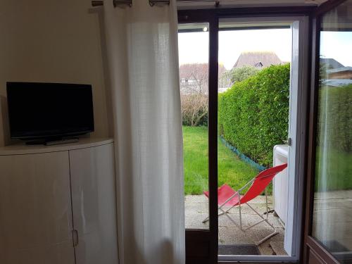 Appartement 2 pièces rez-de-jardin à 2 pas de la plage et de la thalasso Cabourg france