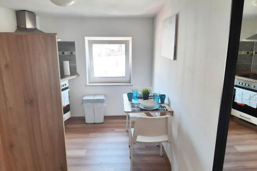 2 room fitter flat