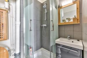 2 room flat in the heart of Montmartre
