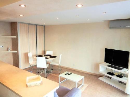 2 rooms apartment near Croisette and beach - Behind Martinez hotel