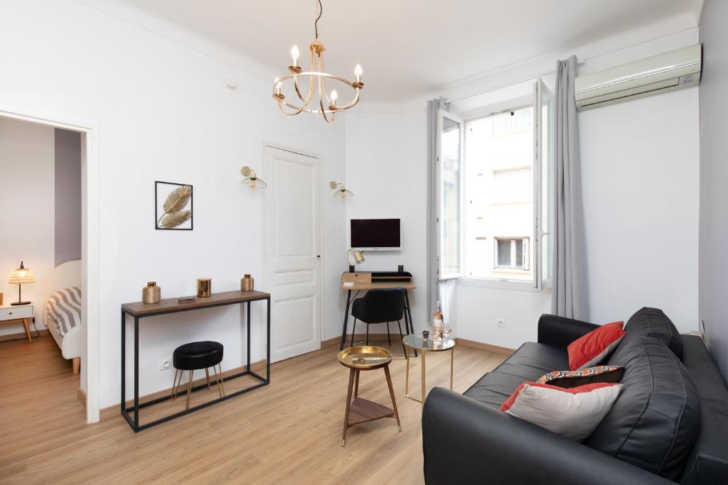 2 rooms apartment, near the sea and local market 9 Rue des Halles, 06400 Cannes