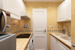2 rooms apartment, near the sea and local market