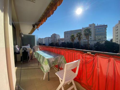 2 rooms facing south 300m from the Croisette LIVE IN CANNES
