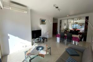 2 rooms facing south 300m from the Croisette LIVE IN CANNES