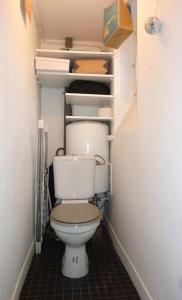 2-ROOMS SUNNY IN HIP PLACE