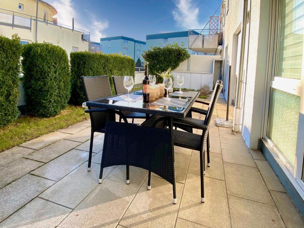 2 Schlafzimmer Appartement in S-Bahn Nähe, 76 qm, max 4 Pers, 20qm Dachterasse, Garage, Internet 1000 MBit 13 Grabenstraße 2. Etage, 71116 Gärtringen