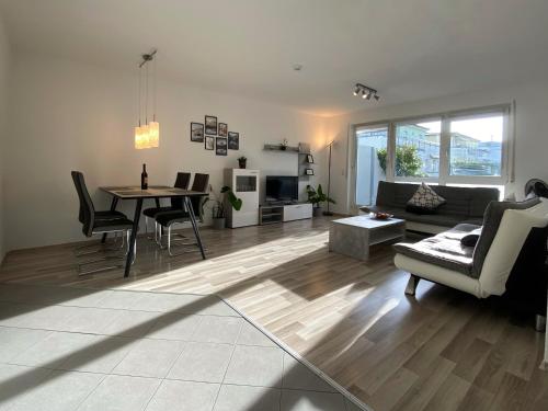 2 Schlafzimmer Appartement in S-Bahn Nähe, 76 qm, max 4 Pers, 20qm Dachterasse, Garage, Internet 1000 MBit