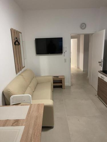 2 Zi Apartment Schlafzimmer mit 2 Einzelbetten, Wohnküche mit Schlafsofa