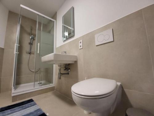2 Zi Apartment Schlafzimmer mit 2 Einzelbetten, Wohnküche mit Schlafsofa