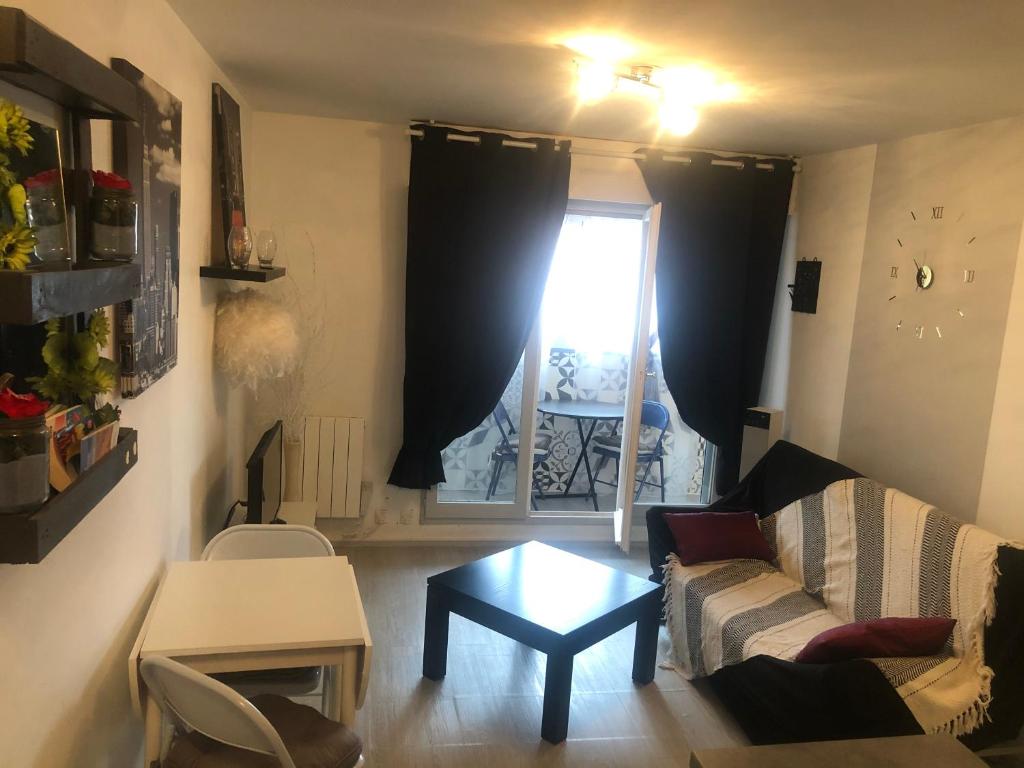 2 Zi-Appartement, 70 qm, max 4 Pers, private Terasse, 2 Parkplätze, Internet 250 MBit