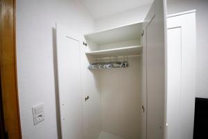 2 Zimmer mit Netflix, Prime, Küche, Bad in Seenähe