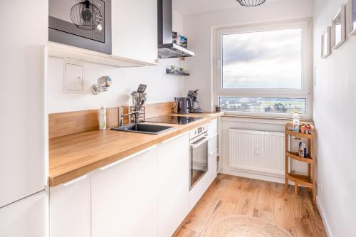 2-Zimmer Wohnung mit Skyline Blick, Revo Stays.