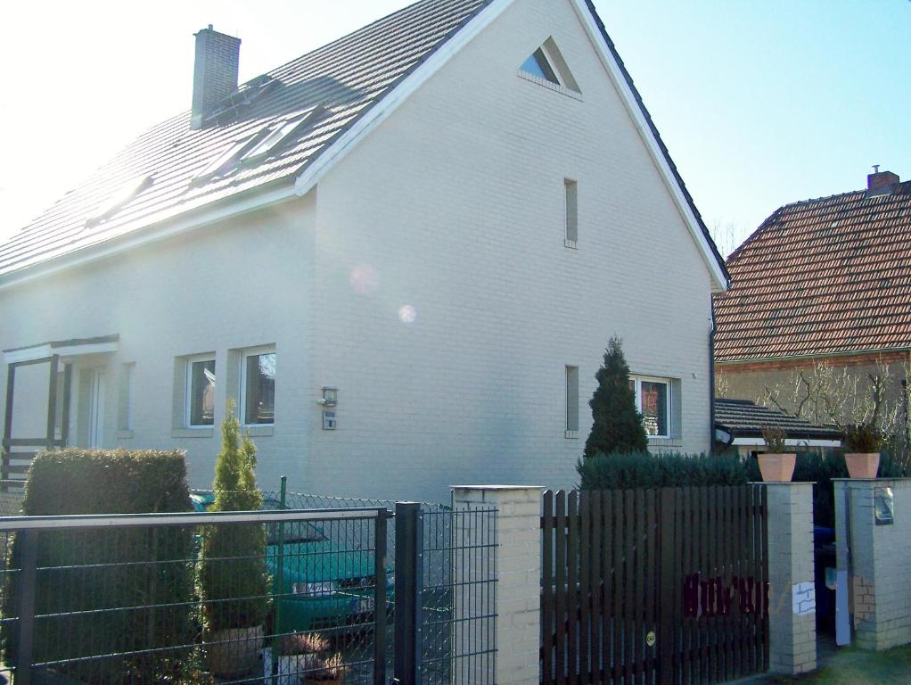 2-Zimmerwohnung Strasse 2, Nr.8 Souterrain, 13089 Berlin