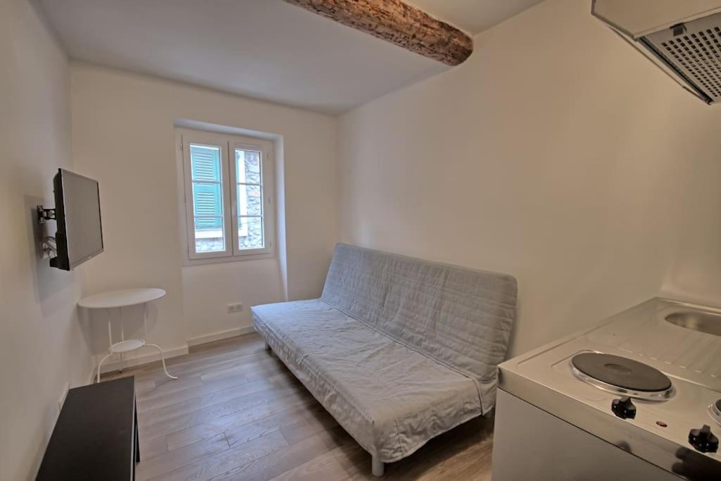 201-Studio refait a neuf 16 Rue James Close, 06600 Antibes