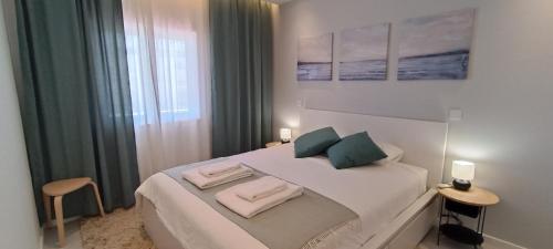 211 Apartamento moderno com vista para a piscina no centro da cidade