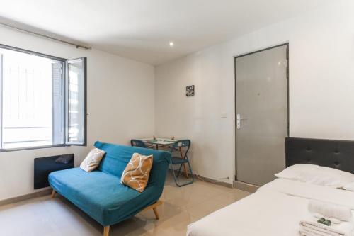 22m confortable in the heart of Montreuil