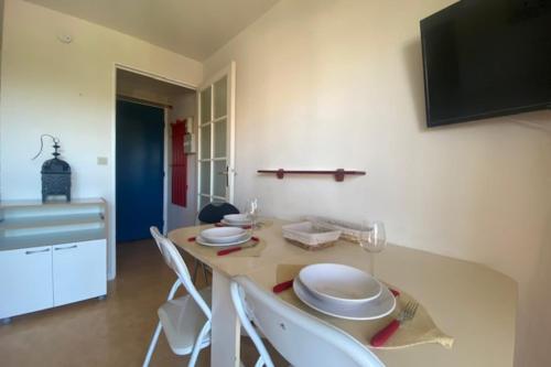 23m paisible avec balcon près de la plage !