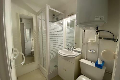 23m paisible avec balcon près de la plage !