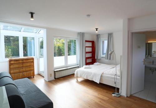 25 min to Munich-Center Wonderful 140 m2 flat South of Munich