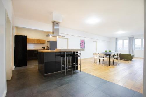 250m2 Loft im Industriegebiet - 6 Zimmer - 20min Messe DUS