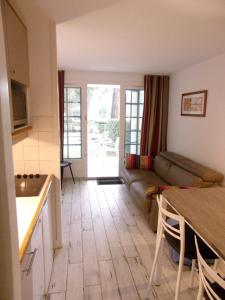 25m peaceful - golf course and terrace view