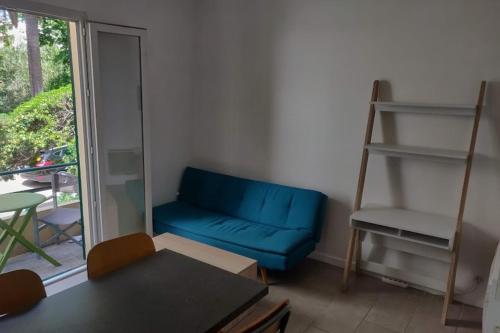 27 m with balcony in Antibes - near the sea