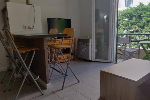 27 m with balcony in Antibes - near the sea