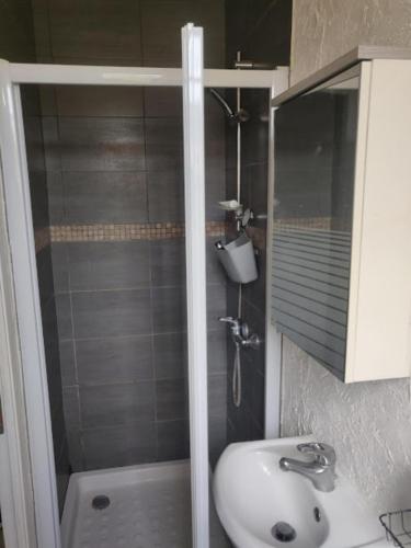 27 m with balcony in Antibes - near the sea