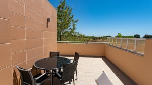 2Bed PH with SEA & POOL View - WPCG19