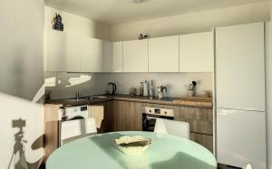 2br apartment with parking near Monaco