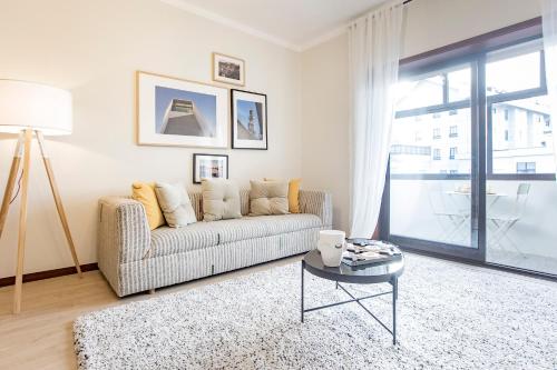 2BR Flat in Bonfim w/ AC & Balcony by LovelyStay