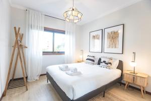 2BR Flat in Bonfim w/ AC & Balcony by LovelyStay