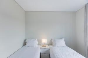 2BR Flat w/ AC & Great Views by LovelyStay