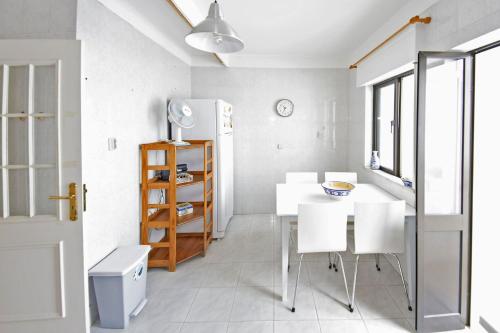 2BR Flat w/ AC in Portimão by LovelyStay